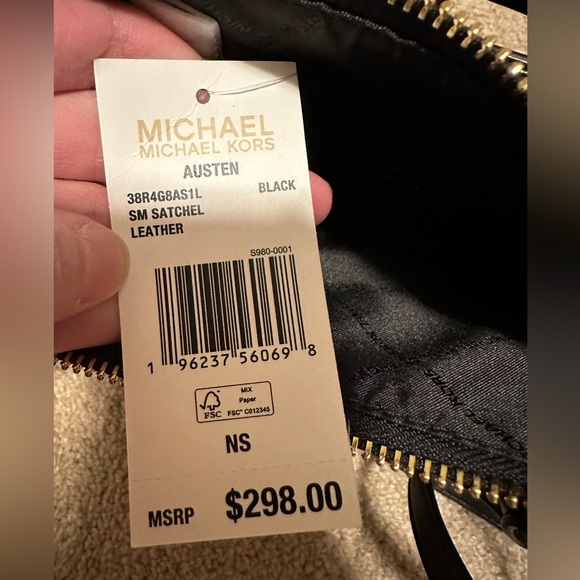 🆕NWT Michael Kors Austen black leather satchel - Picture 5 of 8